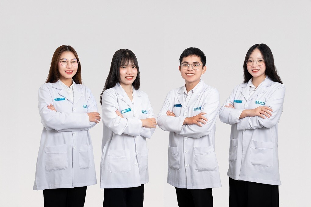 Kỹ thuật viên khúc xạ nhận được gì khi làm việc tại Kính Hải Triều?