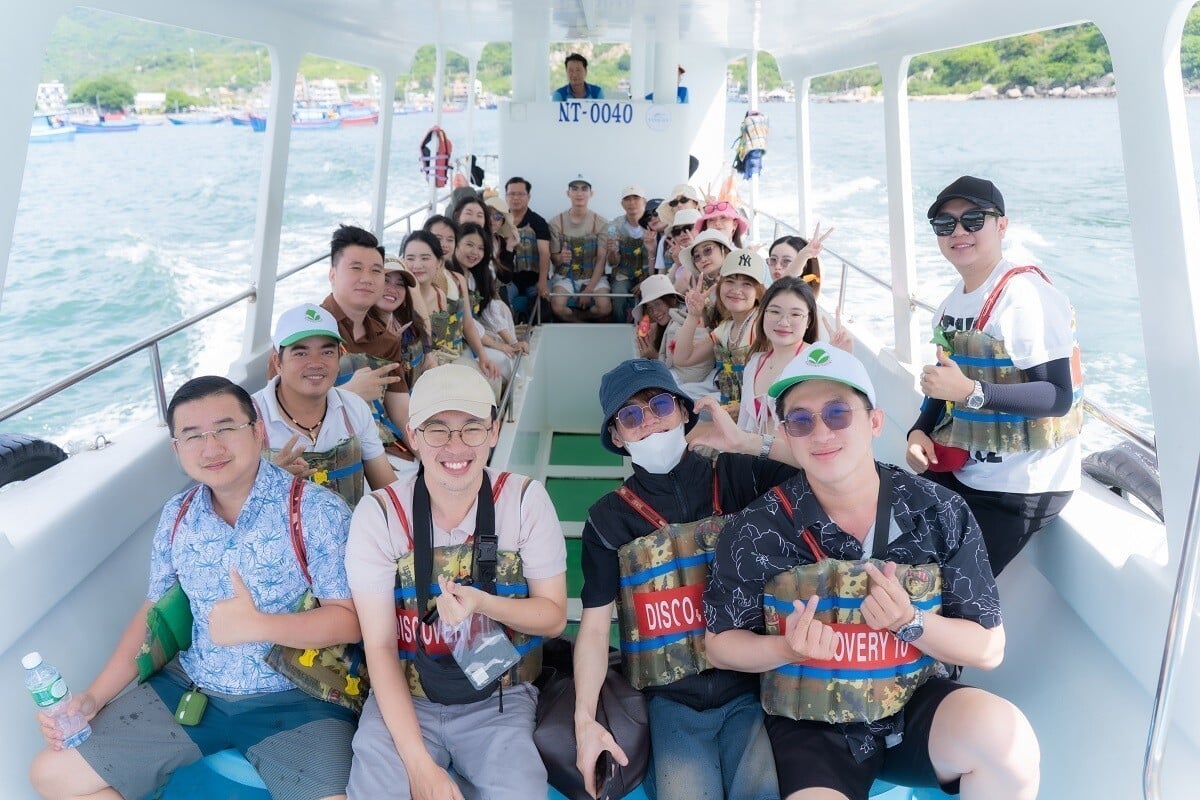 Chạm vào đáy đại dương tại Vịnh Vĩnh Hy - Ảnh: 2