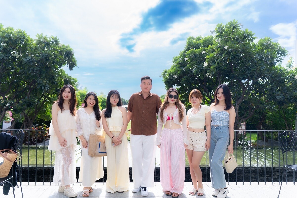 Các thành viên đang "thả dáng" tại Hoàn Mỹ Resort