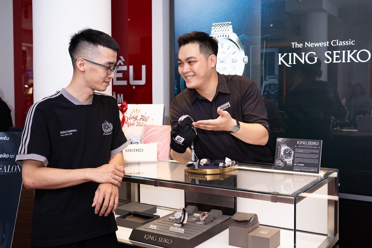Có thể bạn không tin, nhưng vị trí Smile Deliverer (Chuyên gia tư vấn) tại Hải Triều không bị áp doanh số - Và đặc biệt, cuối mỗi tháng - quý - năm đều được chia sẻ lợi nhuận từ hoạt động kinh doanh