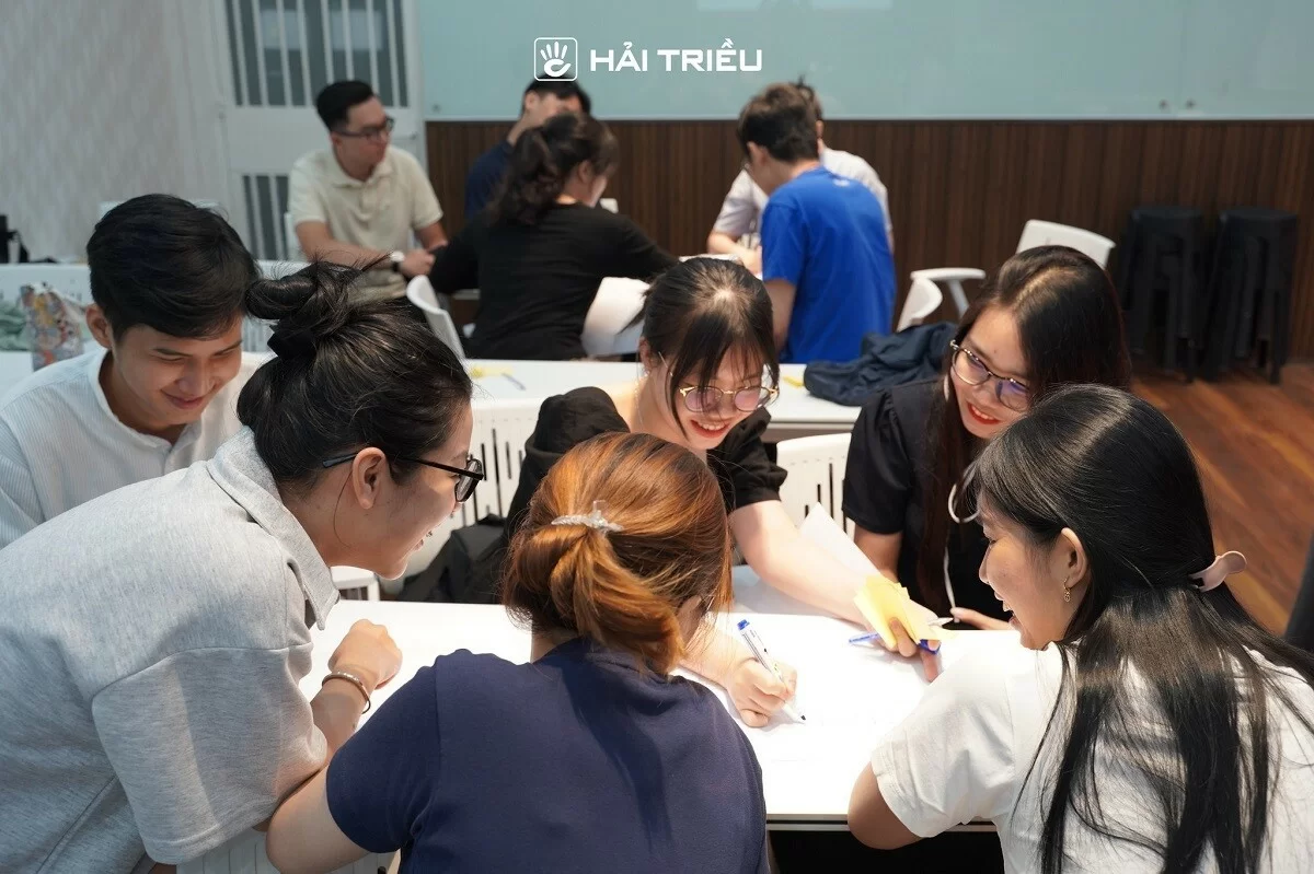Tất cả nhân sự đều được đào tạo và thực hành về Phương pháp quản trị OKRs theo tiêu chuẩn toàn cầu