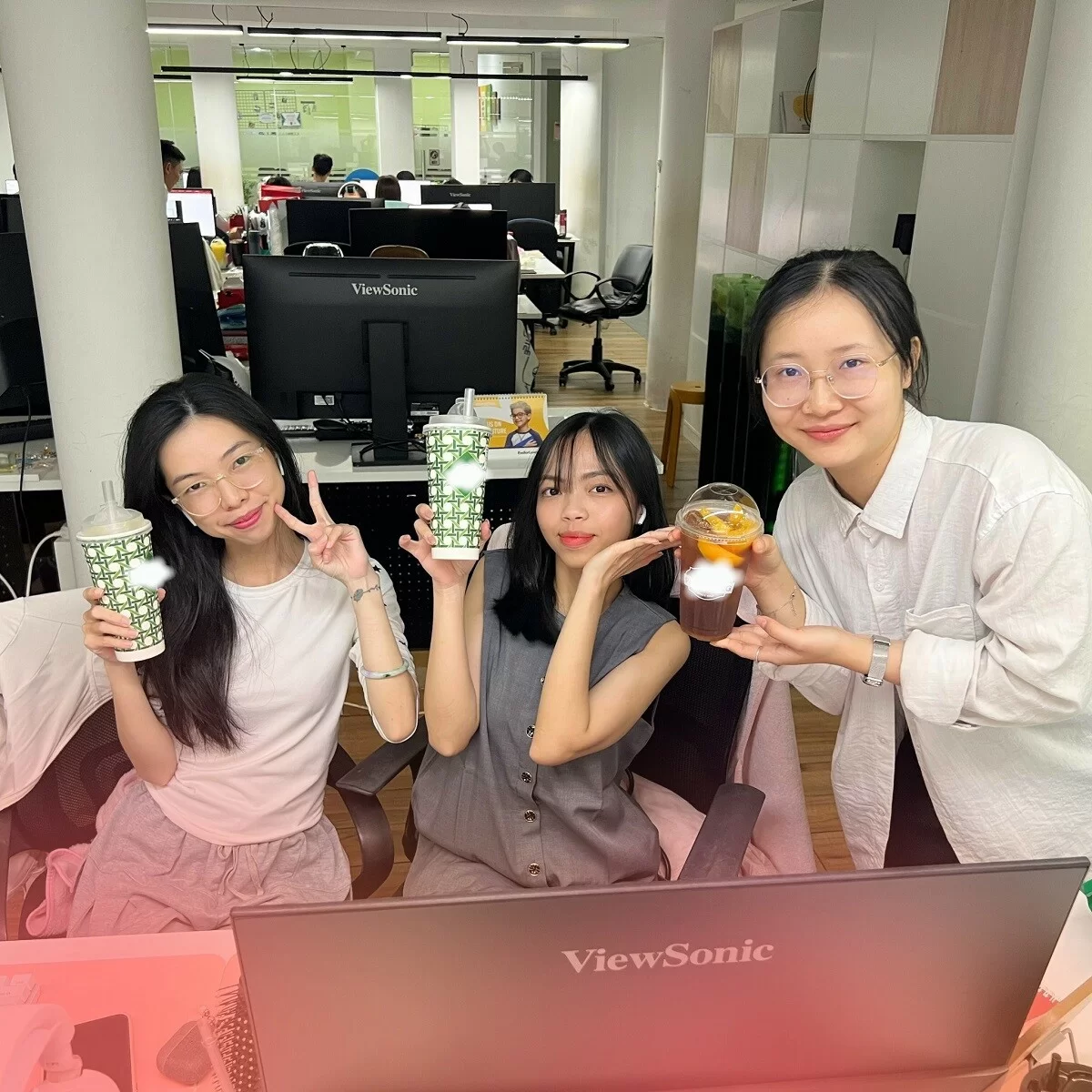 Nhờ vào sự trong suốt trong OKRs, các thành viên tự ghi nhận nhau kịp thời mỗi khi hoàn thành xuất sắc các công việc