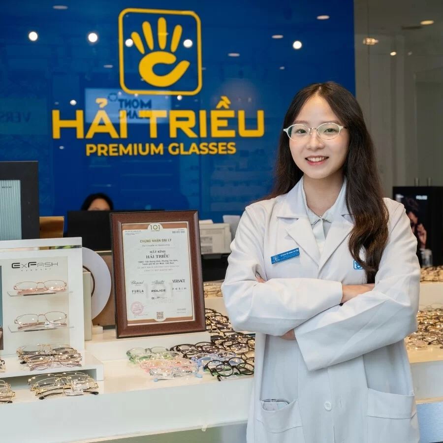 Kỹ thuật viên khúc xạ nhãn khoa tại Kính Hải Triều