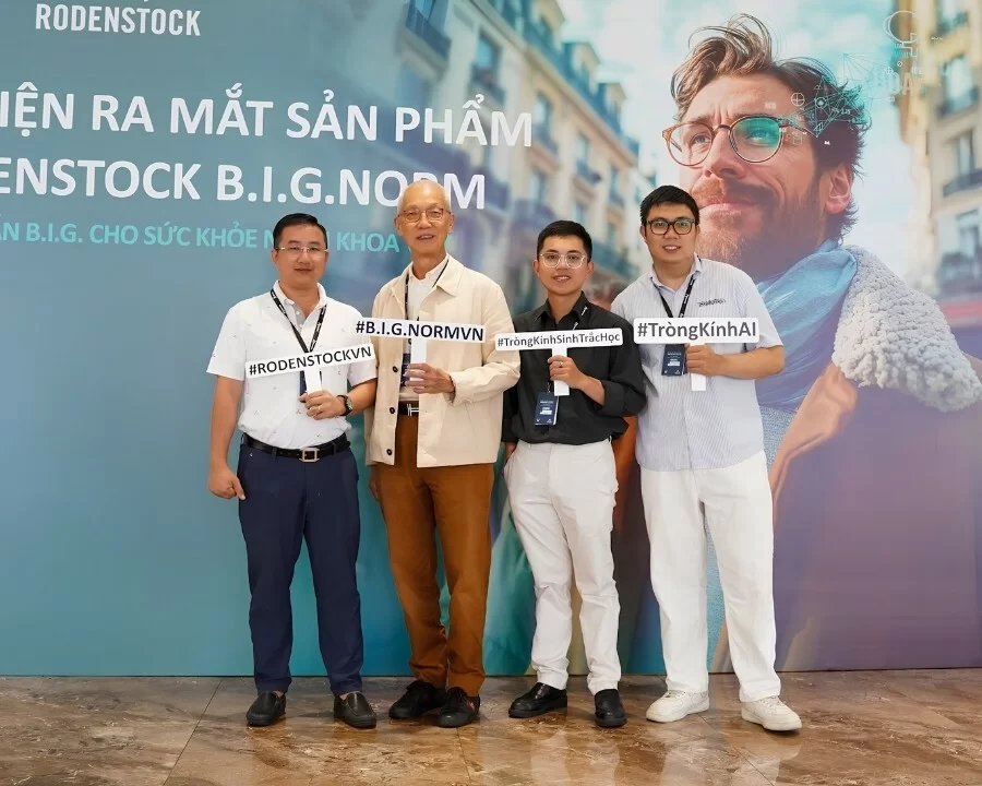 CEO Đặng Thanh Hải cùng Trưởng bộ phận đo mắt Vương Anh Thọ, Project Manager Nguyễn Thiện An của Kính Hải Triều tham dự sự kiện của Rodenstock