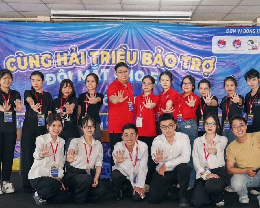 Dự án “Cùng Kính Hải Triều bảo trợ 5000 đôi mắt cho em”