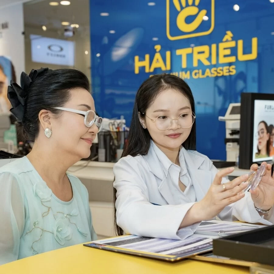 Kỹ thuật viên tại Hải Triều luôn phục vụ khách hàng với sự tận tâm thoải mái