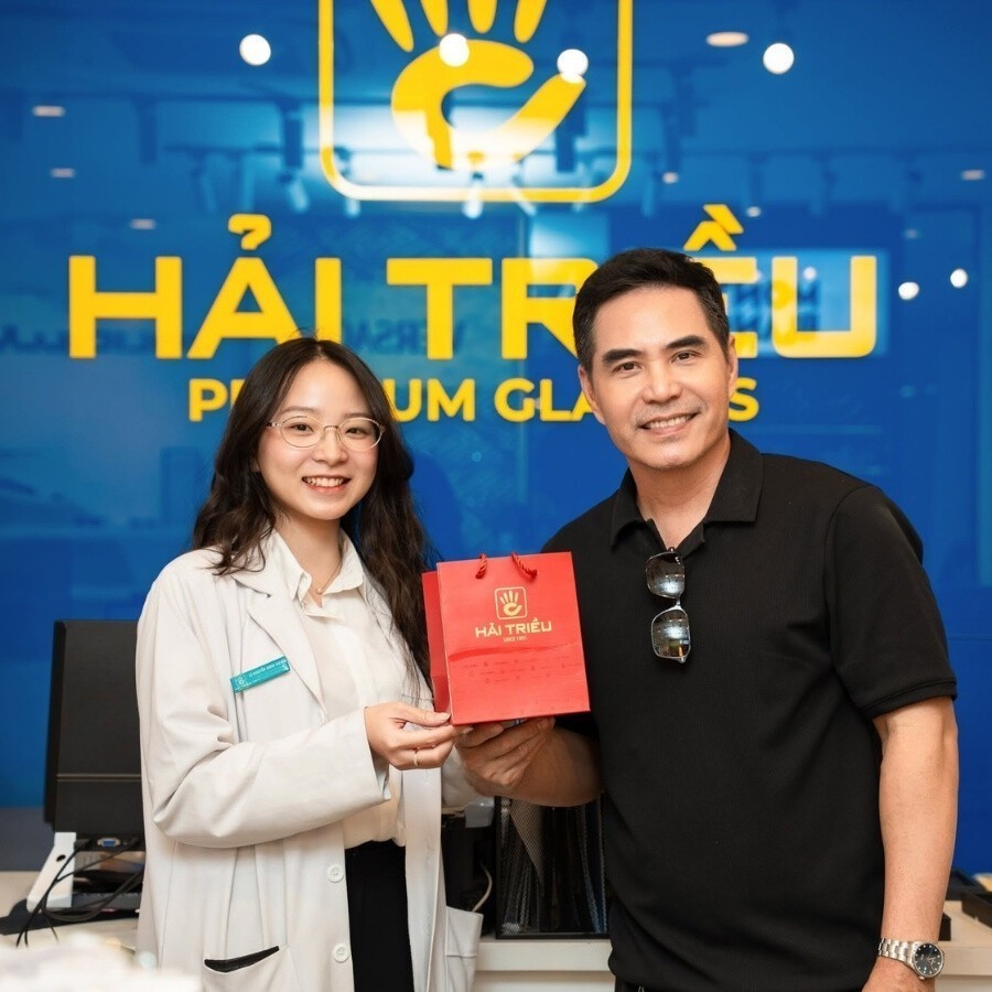 Kỹ thuật viên cũng chốt đơn, nhưng mà Hải Triều thì không áp doanh số