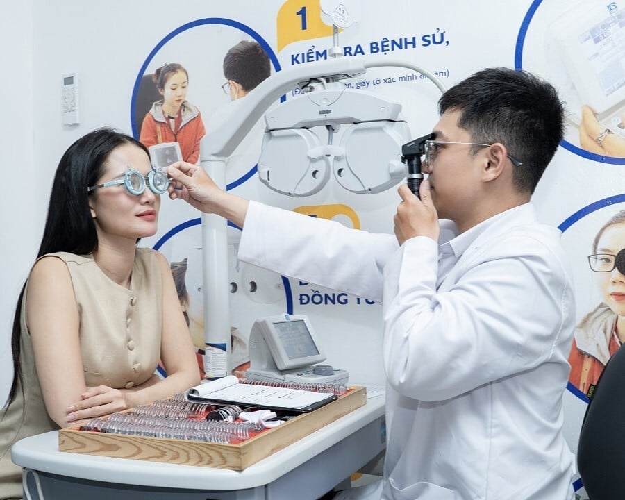 Kỹ thuật viên luôn được đào tạo bài bản quy trình đo mắt