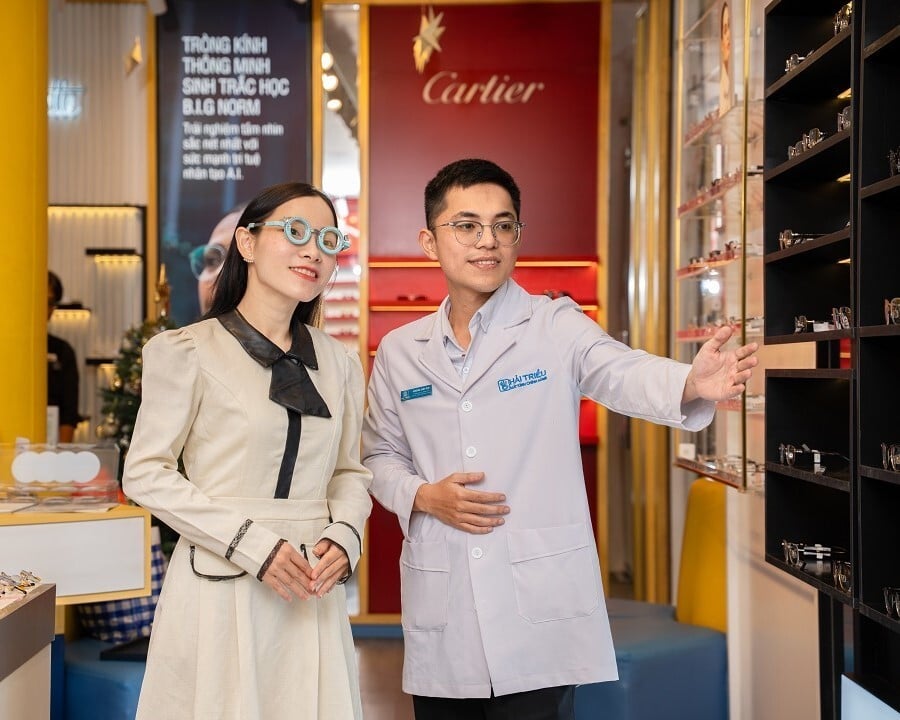 Kỹ thuật viên luôn được đào tạo kĩ càng để phục vụ khách hàng