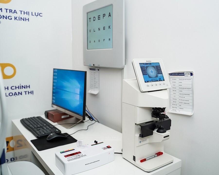 Không gian làm việc tại Showroom Kính Hải Triều 2