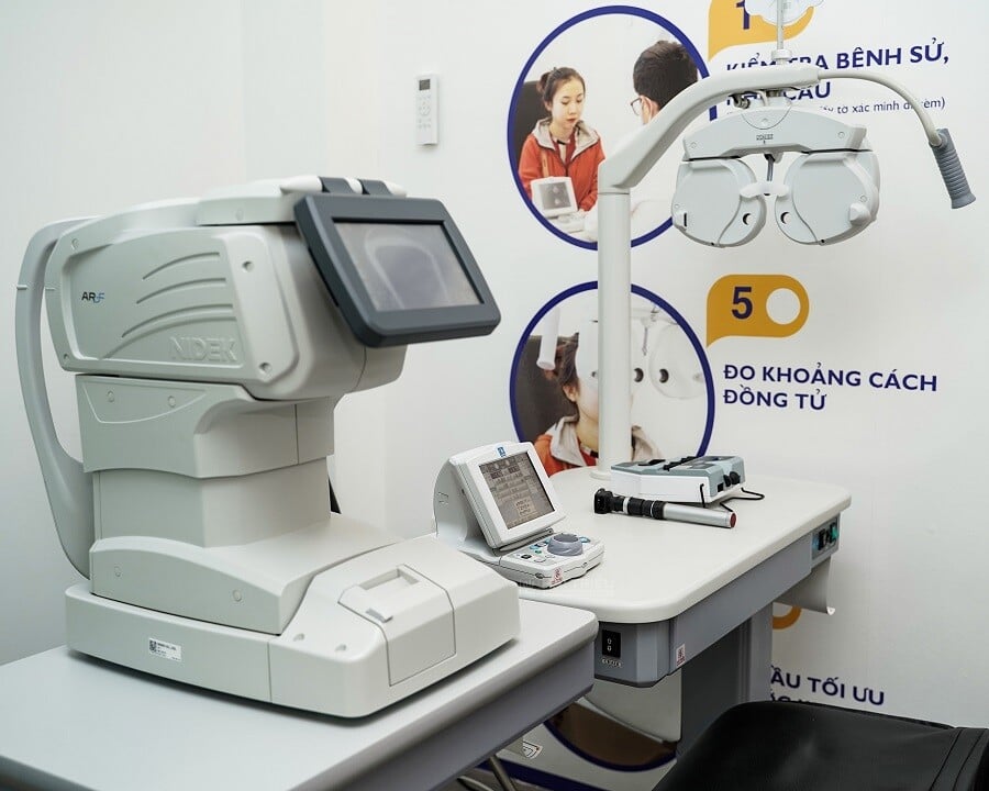 Không gian làm việc tại Showroom Kính Hải Triều 1
