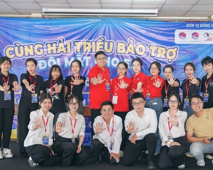 Các nhân sự đồng hành trong dự án Cùng Hải Triều đo mắt cho em tại Làng May Mắn