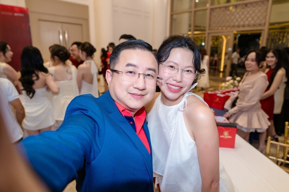Ông Đặng Thanh Hải (Giám đốc Điều hành) và Bà Trần Mỹ Dung (Giám đốc Hậu cần) tại sự kiện